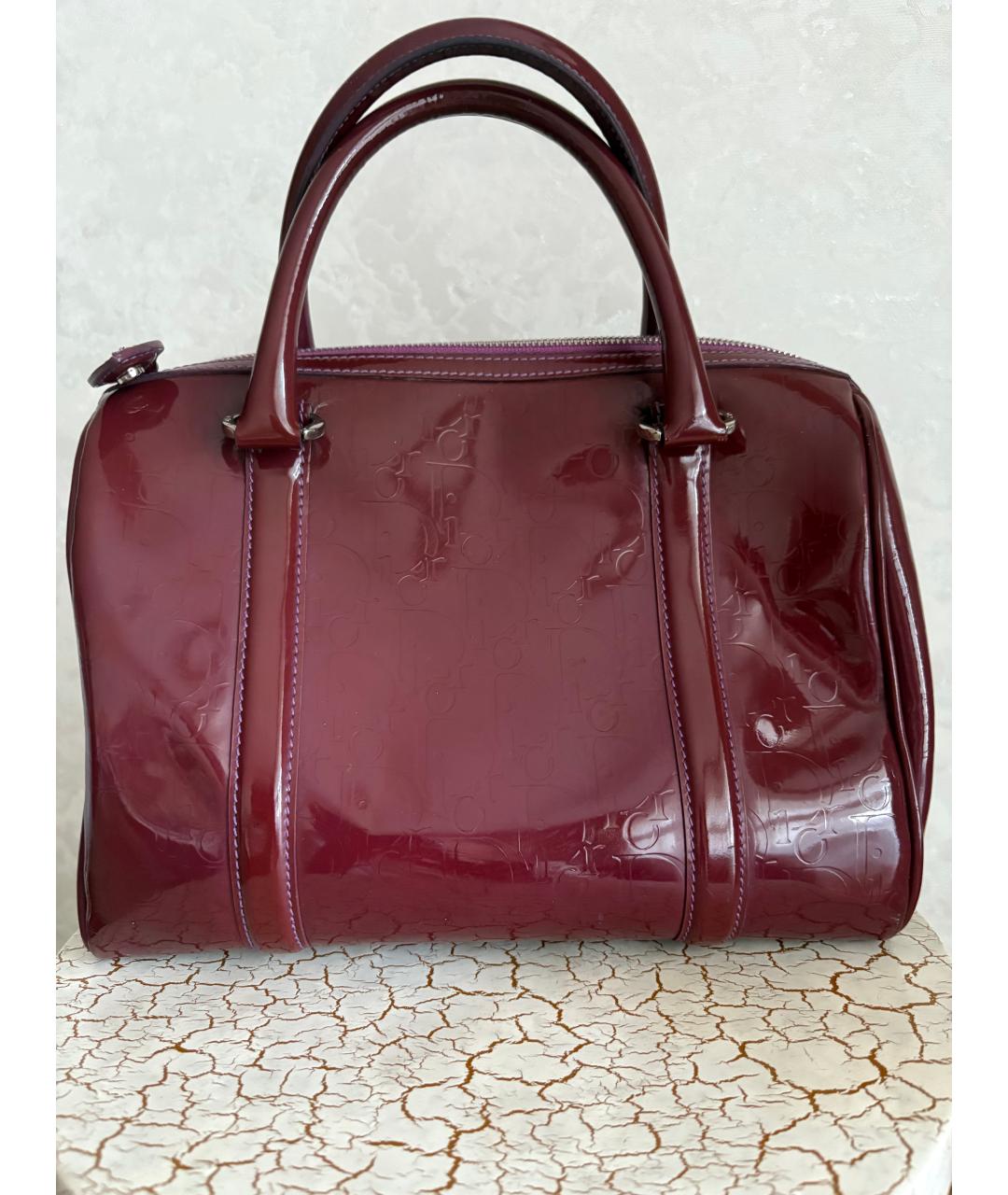 CHRISTIAN DIOR Бордовая сумка с короткими ручками из лакированной кожи, фото 6