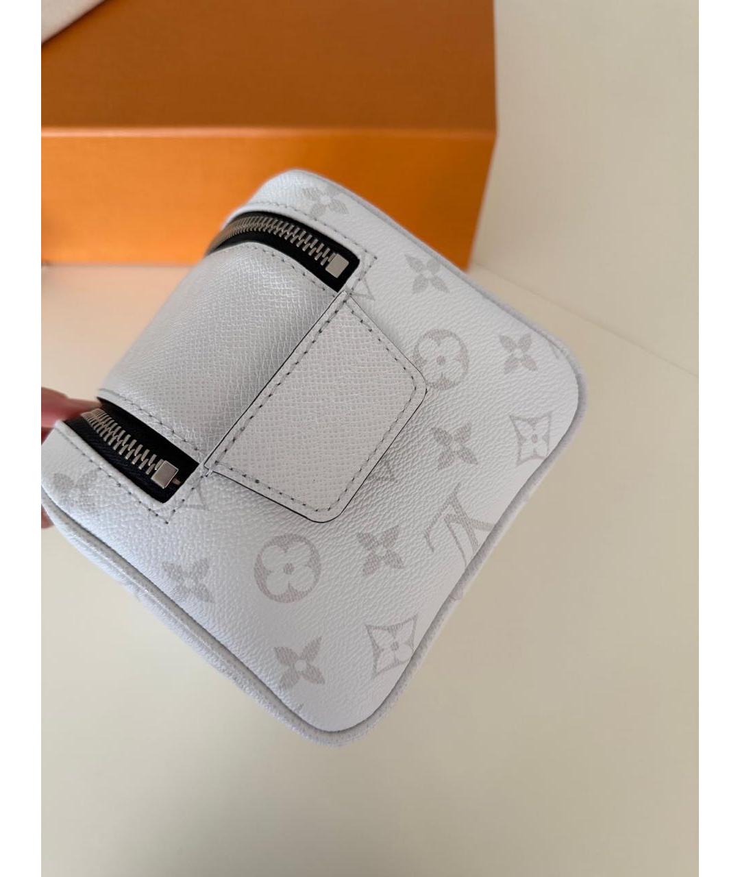 LOUIS VUITTON Белая косметичка, фото 4