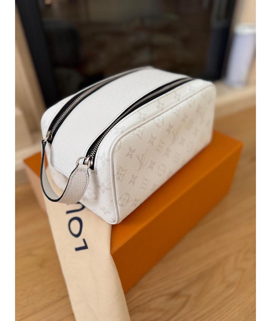 LOUIS VUITTON Белая косметичка, фото 8