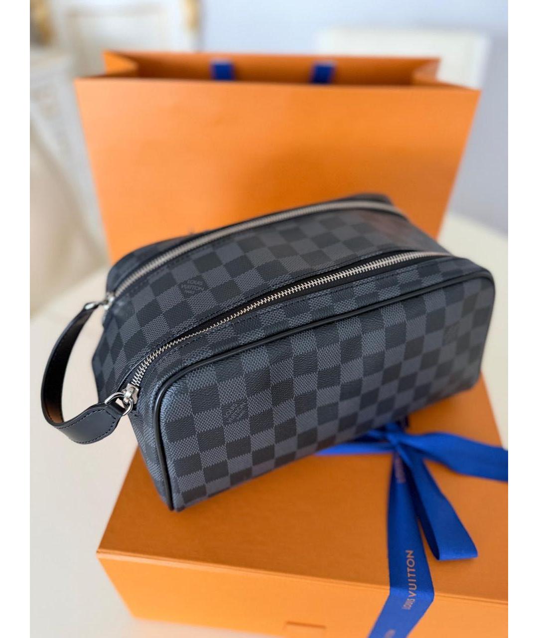LOUIS VUITTON Черная косметичка, фото 2