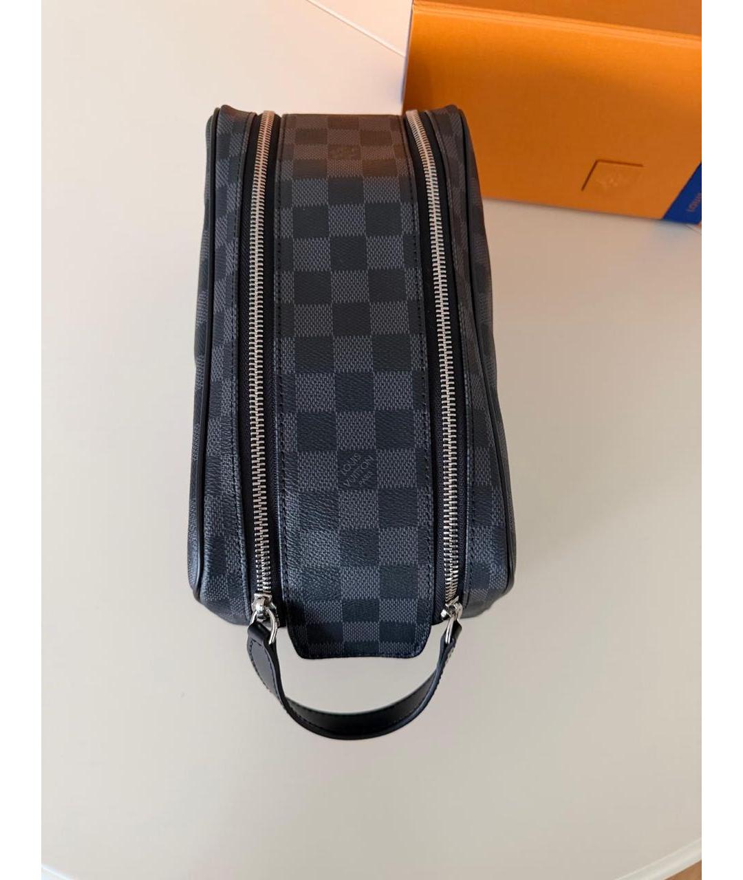 LOUIS VUITTON Черная косметичка, фото 6