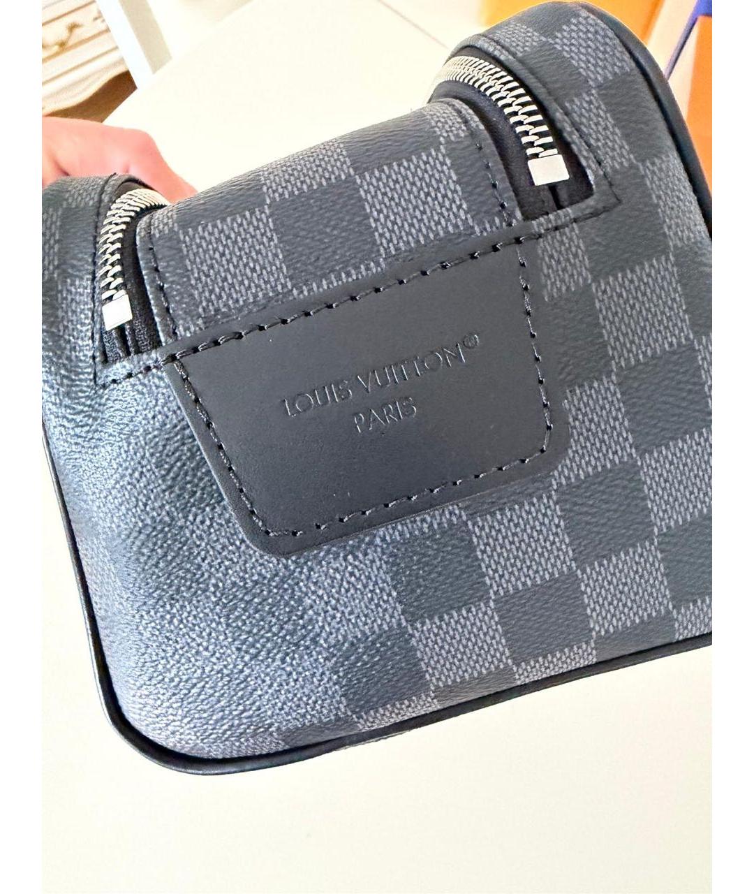 LOUIS VUITTON Черная косметичка, фото 3