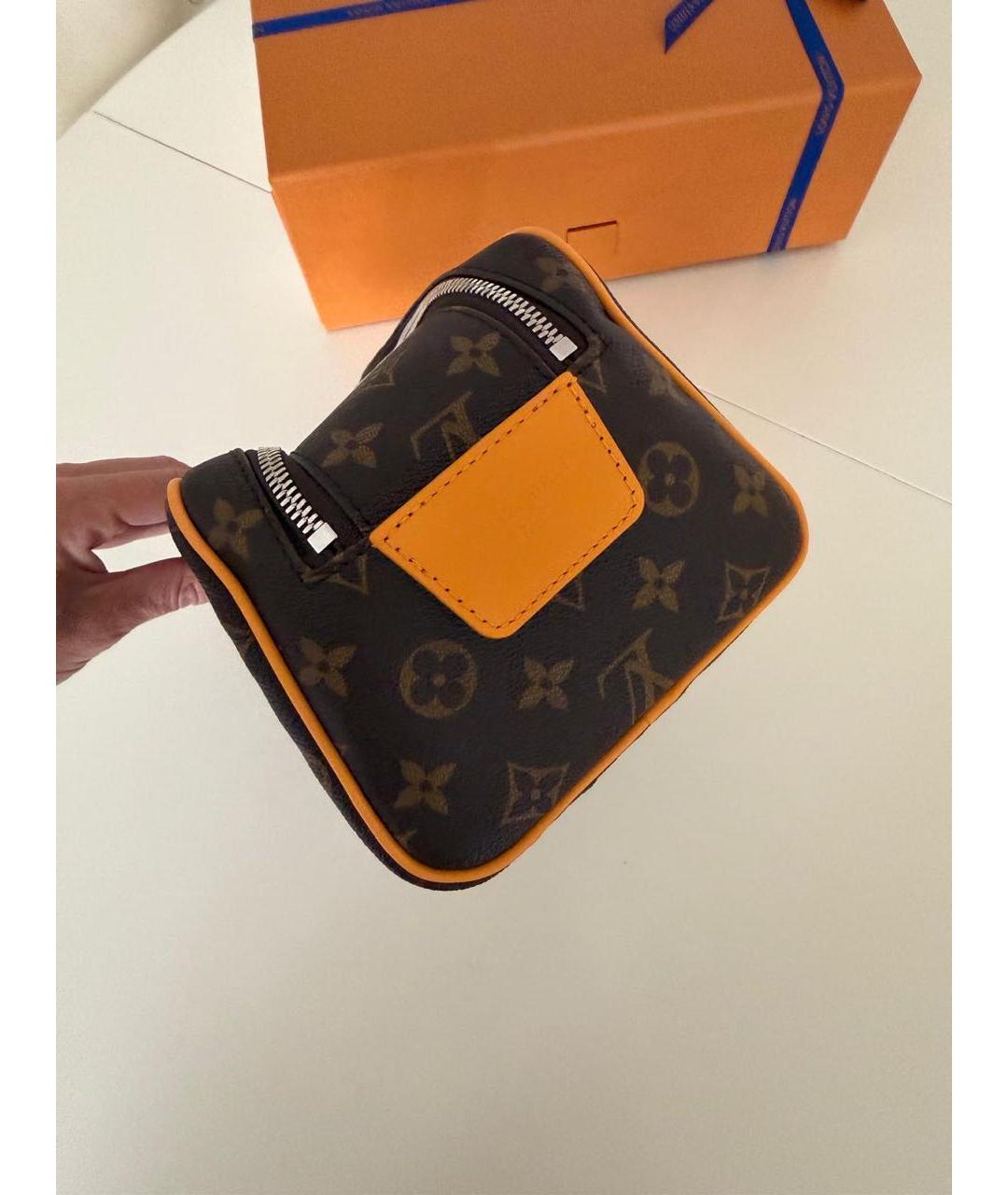 LOUIS VUITTON Коричневая косметичка, фото 3