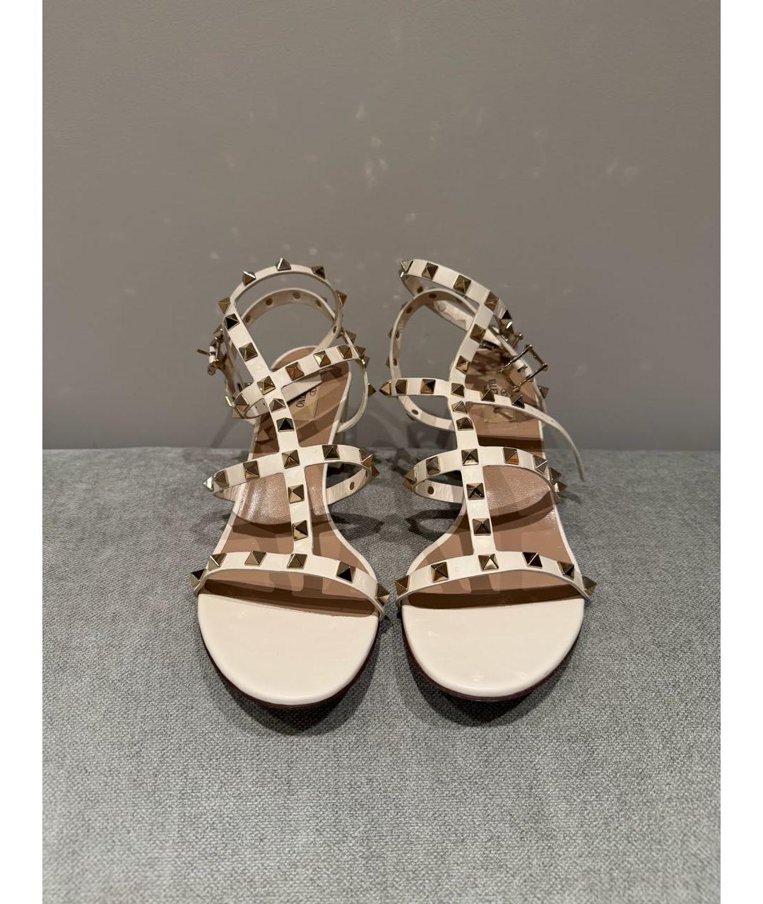 VALENTINO Бежевые кожаные босоножки, фото 2