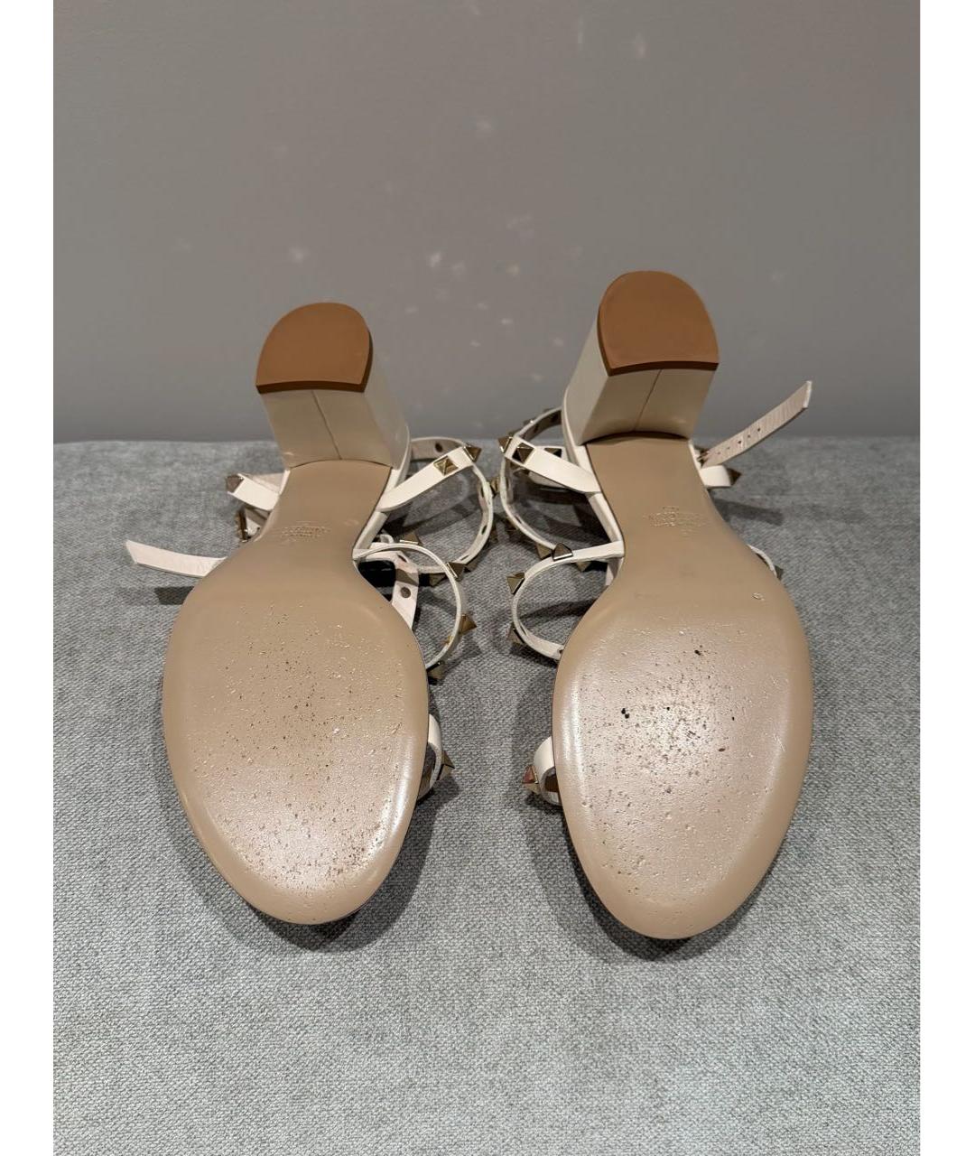 VALENTINO Бежевые кожаные босоножки, фото 5