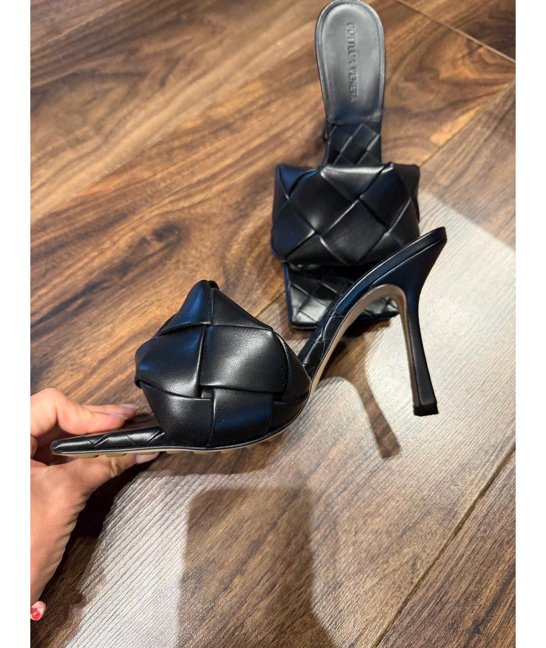 BOTTEGA VENETA Черные кожаные мюли, фото 4