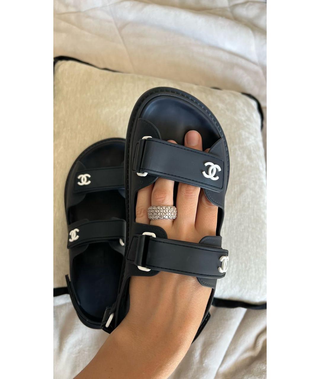 CHANEL Темно-синие резиновые сандалии, фото 3