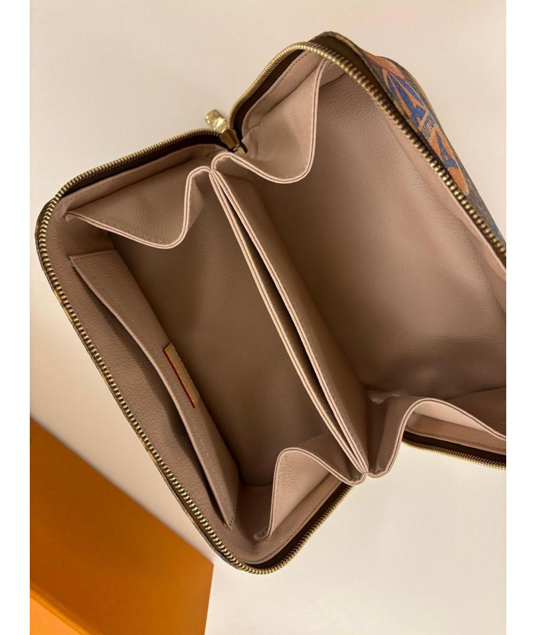 LOUIS VUITTON Коричневая косметичка, фото 5