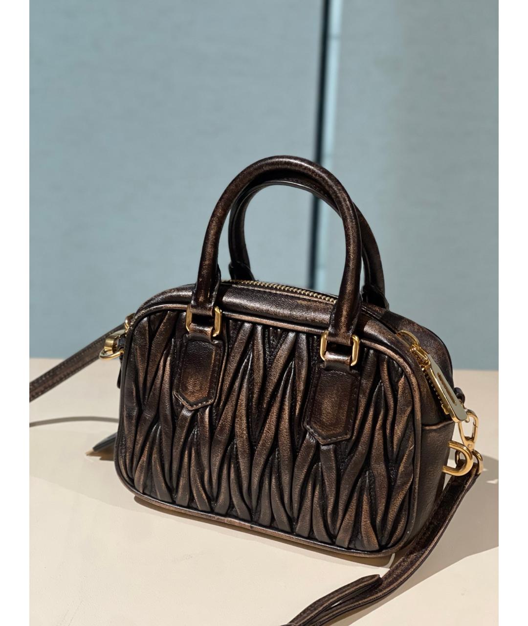 MIU MIU Коричневая кожаная сумка с короткими ручками, фото 3