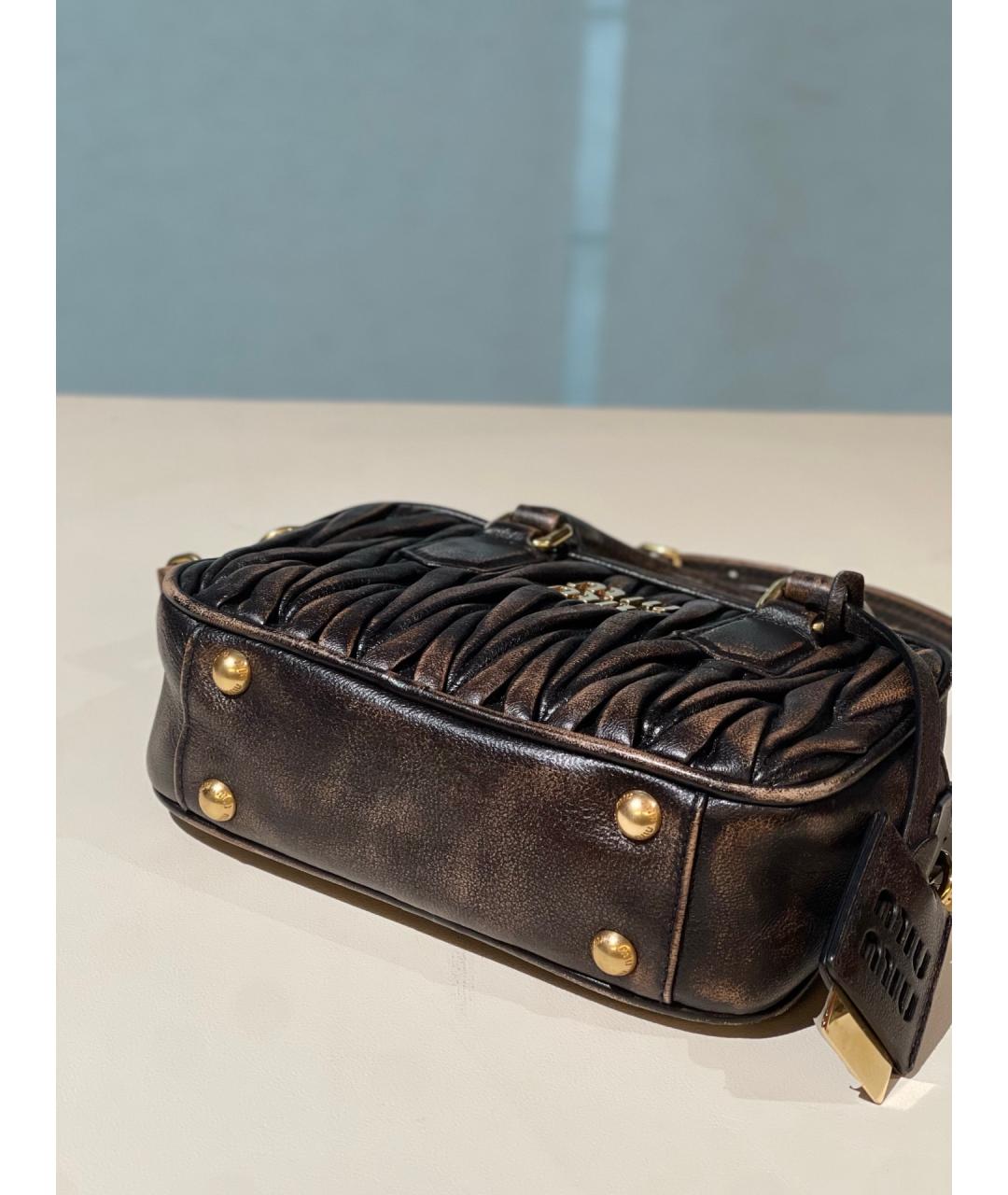 MIU MIU Коричневая кожаная сумка с короткими ручками, фото 5