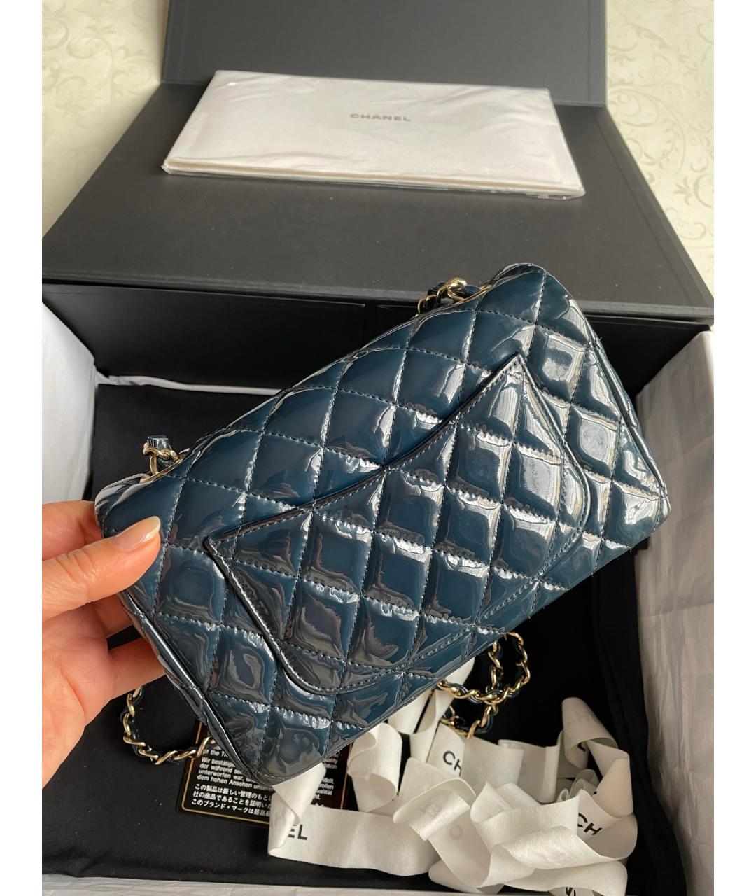 CHANEL Синяя сумка через плечо из лакированной кожи, фото 3