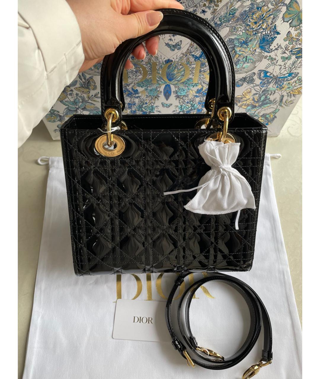 CHRISTIAN DIOR Черная сумка с короткими ручками из лакированной кожи, фото 7