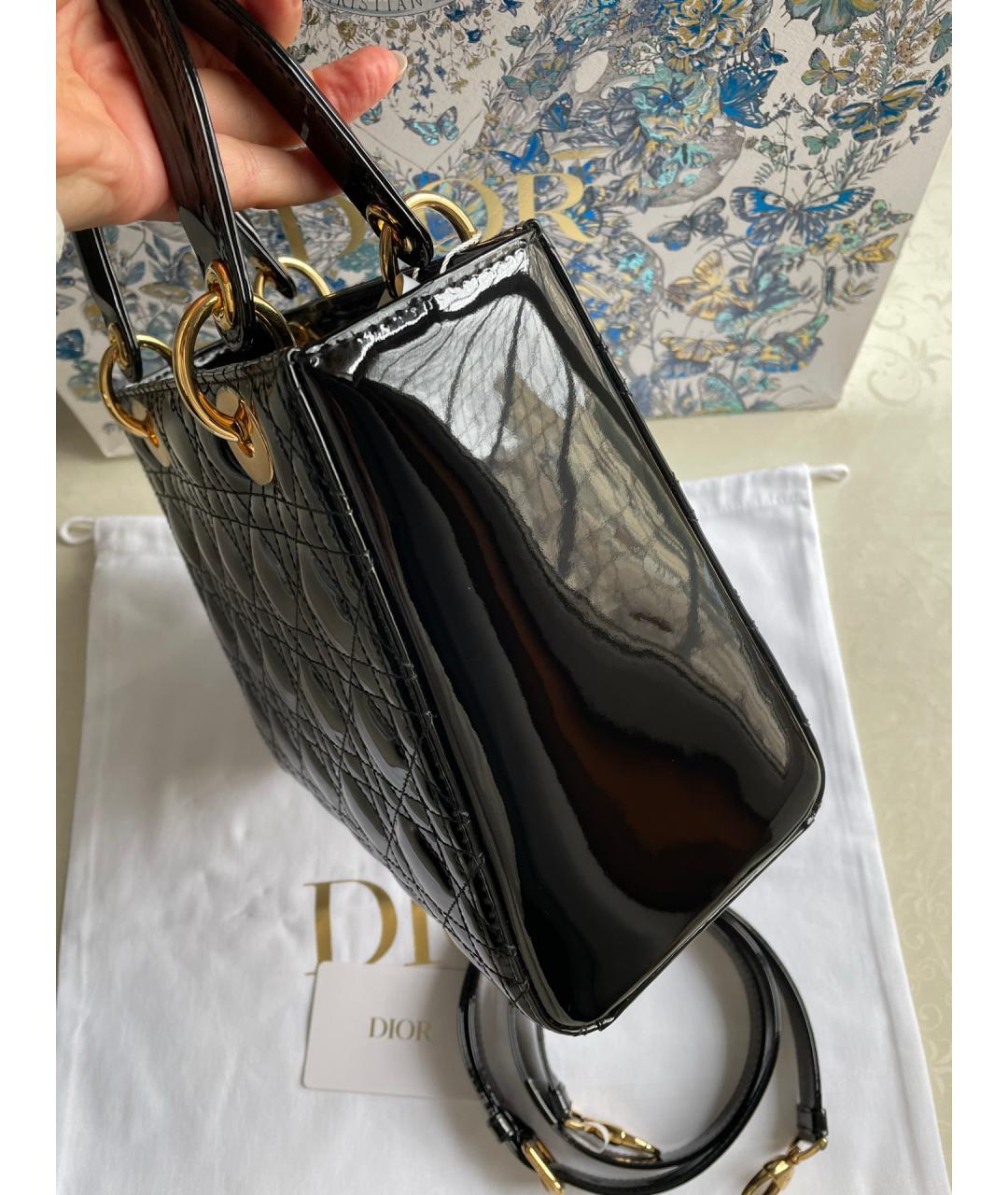 CHRISTIAN DIOR Черная сумка с короткими ручками из лакированной кожи, фото 5