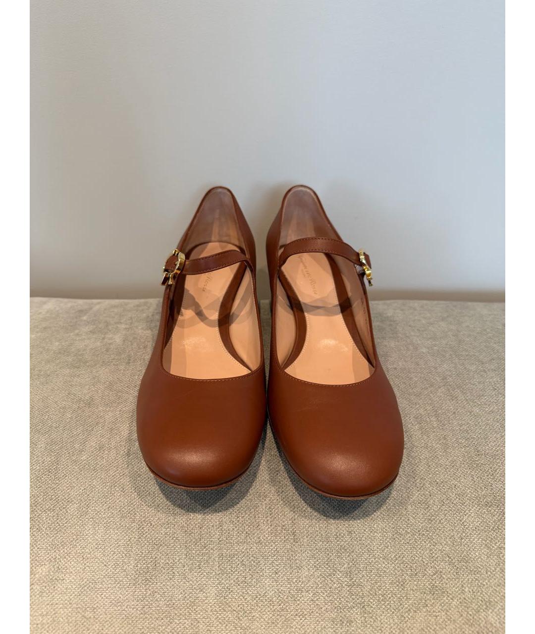 GIANVITO ROSSI Коричневые кожаные лодочки на низком каблуке, фото 2