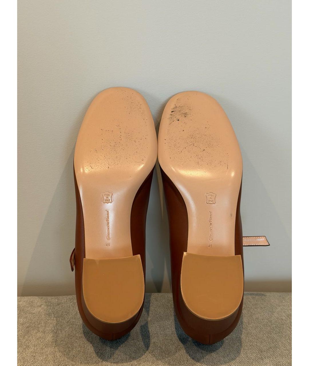 GIANVITO ROSSI Коричневые кожаные лодочки на низком каблуке, фото 5