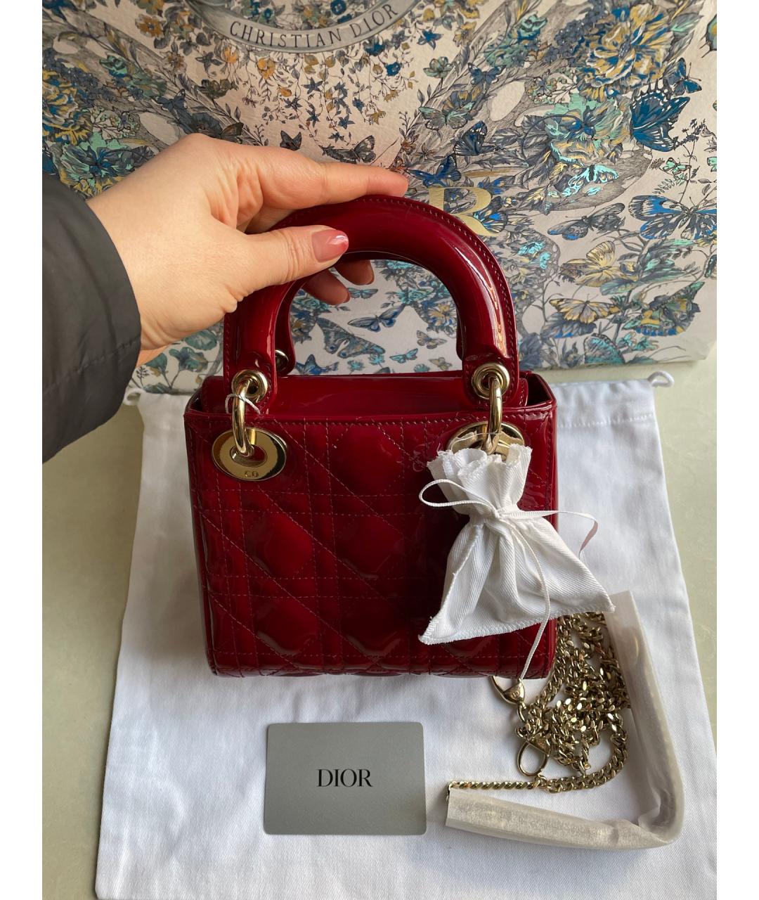 CHRISTIAN DIOR Красная сумка с короткими ручками из лакированной кожи, фото 2