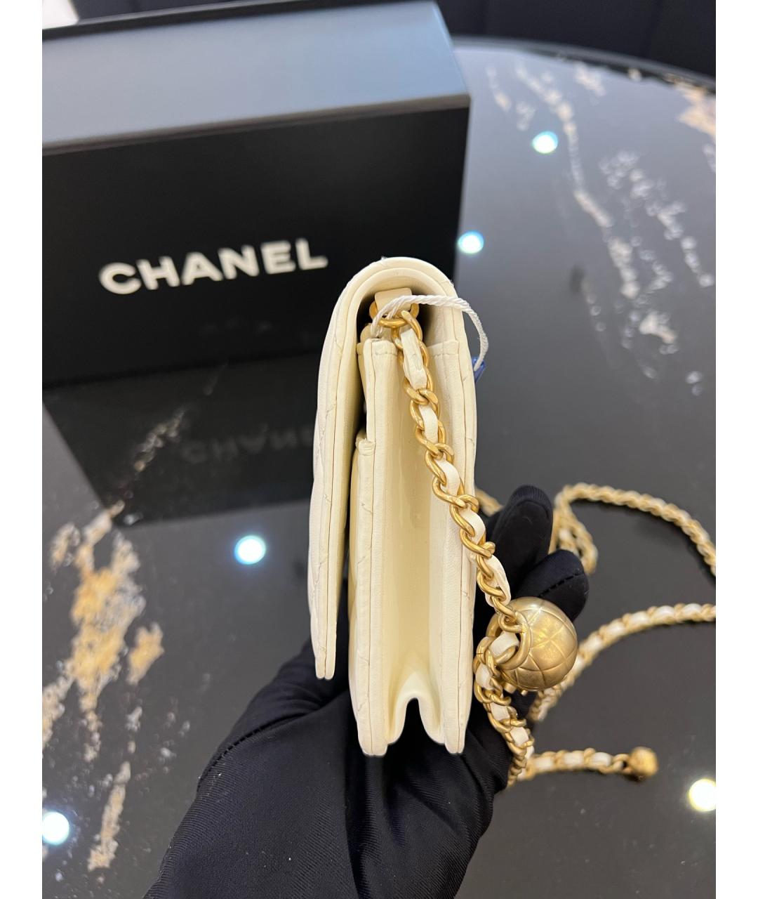 CHANEL Белая кожаная сумка через плечо, фото 3