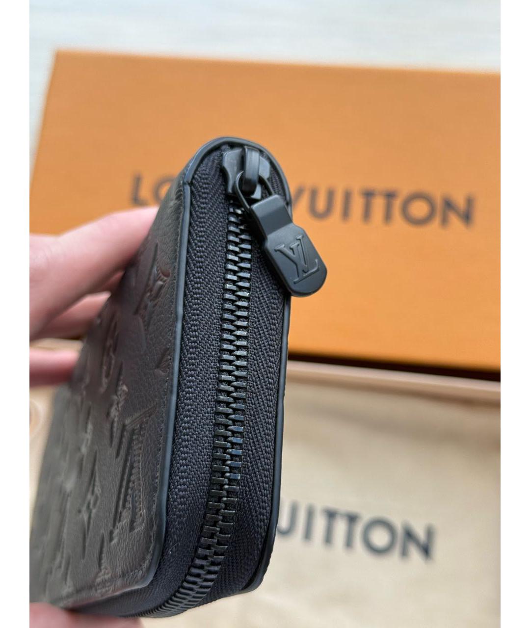 LOUIS VUITTON Черный кожаный кошелек, фото 3