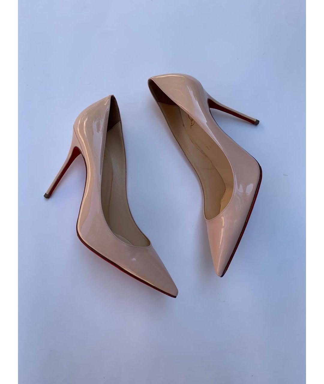 CHRISTIAN LOUBOUTIN Бежевые туфли из лакированной кожи, фото 8