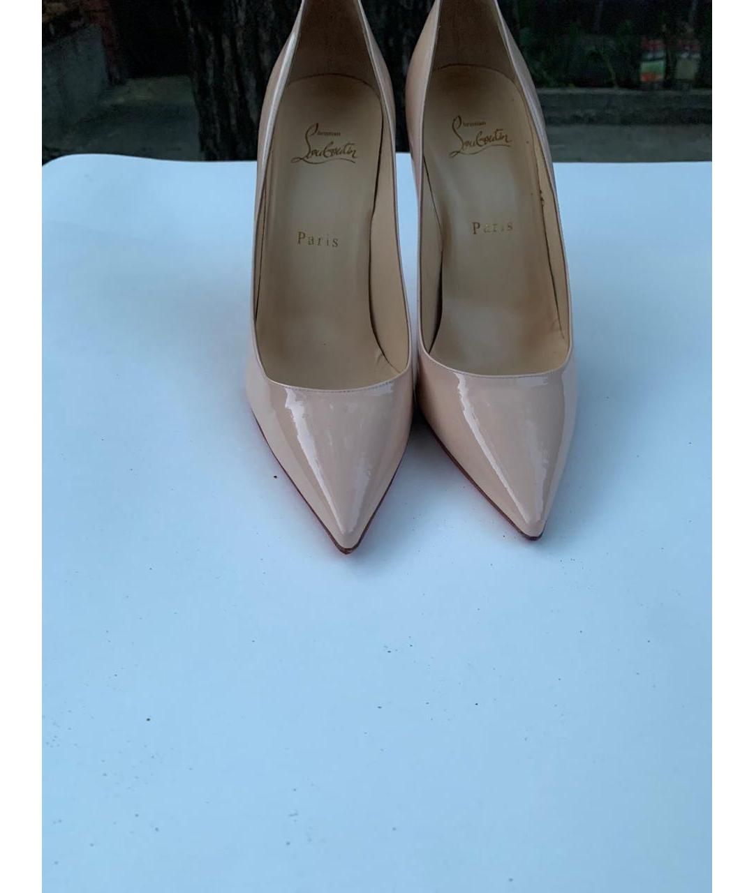 CHRISTIAN LOUBOUTIN Бежевые туфли из лакированной кожи, фото 2