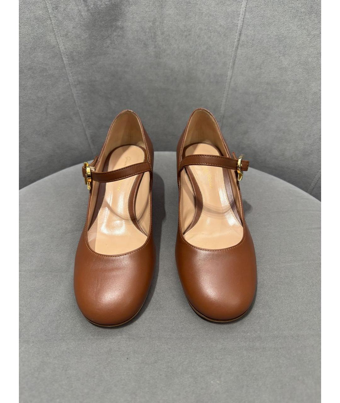 GIANVITO ROSSI Коричневые кожаные лодочки на низком каблуке, фото 2