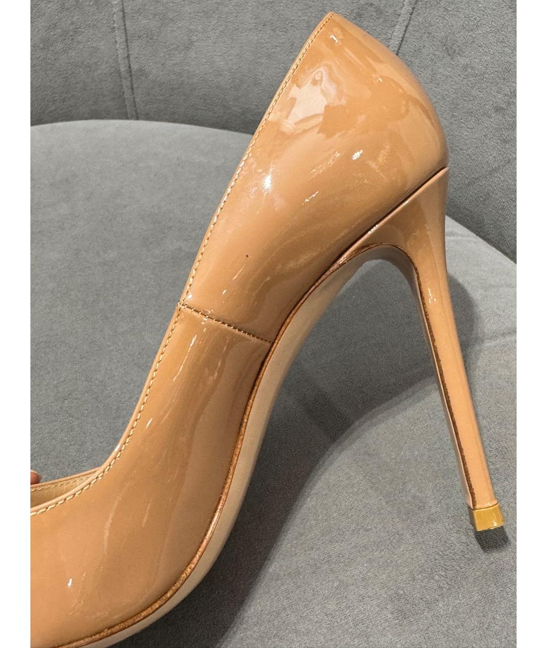 GIANVITO ROSSI Бежевые туфли из лакированной кожи, фото 6