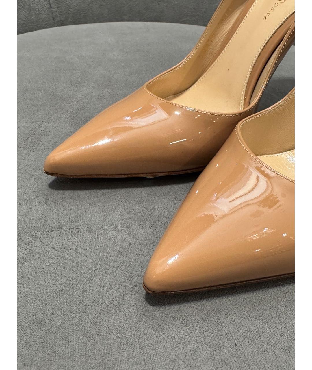 GIANVITO ROSSI Бежевые туфли из лакированной кожи, фото 7