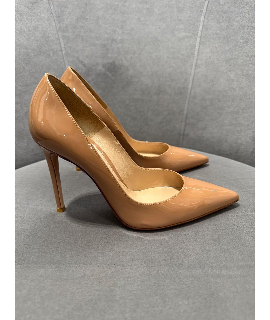 GIANVITO ROSSI Бежевые туфли из лакированной кожи, фото 8
