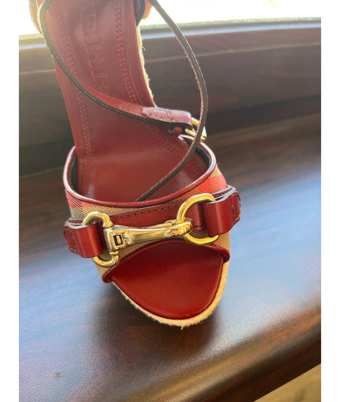 BURBERRY Бордовые кожаные босоножки, фото 7