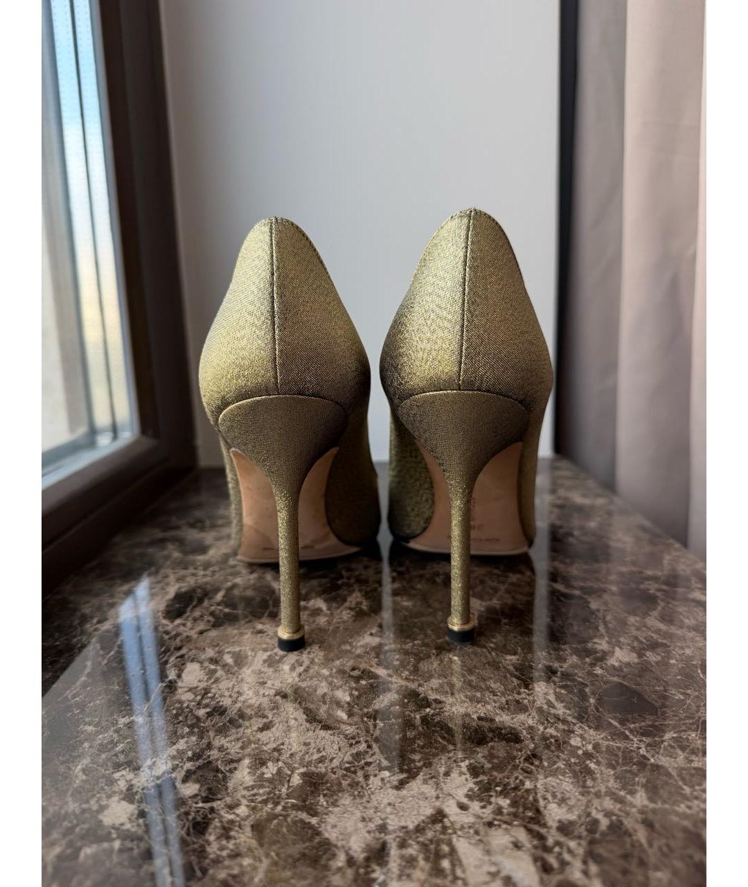 MANOLO BLAHNIK Золотые текстильные туфли, фото 4