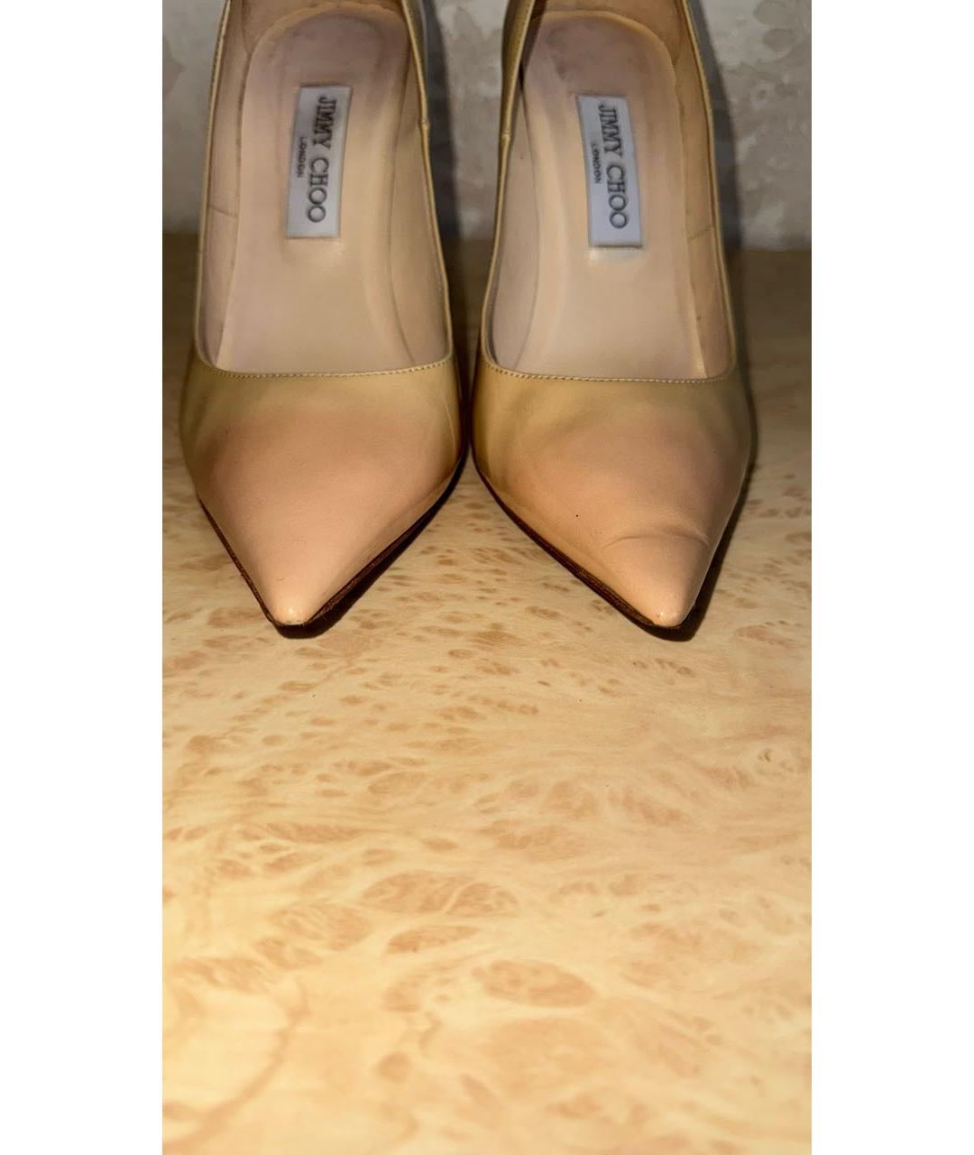 JIMMY CHOO Бежевые туфли из лакированной кожи, фото 5