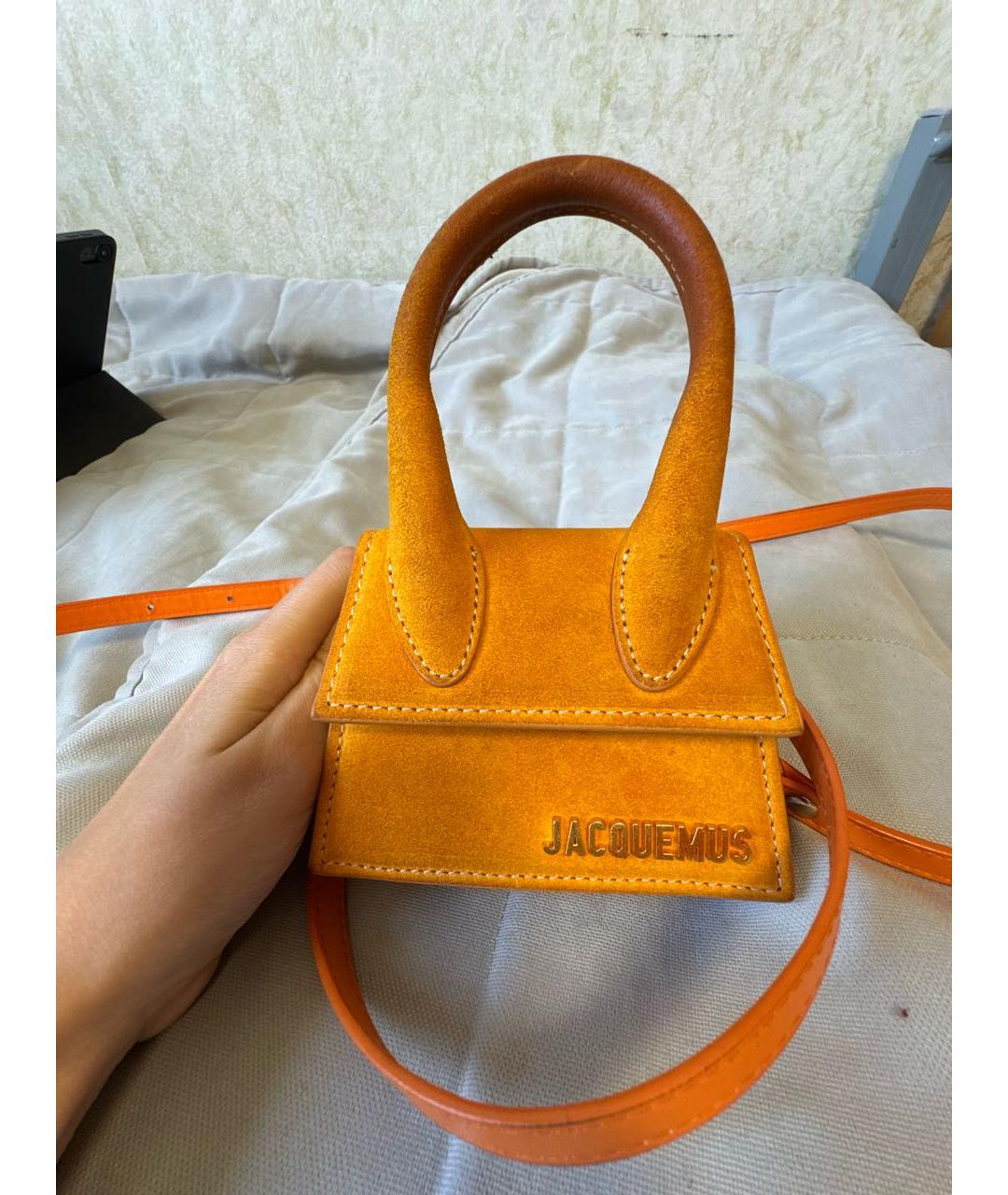 JACQUEMUS Оранжевая замшевая сумка с короткими ручками, фото 9
