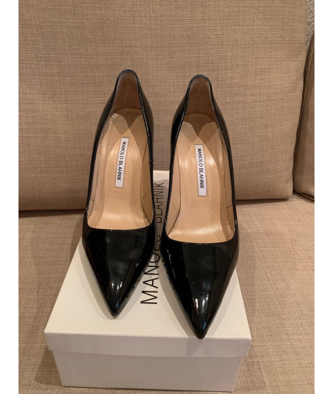 MANOLO BLAHNIK Черные туфли из лакированной кожи, фото 2