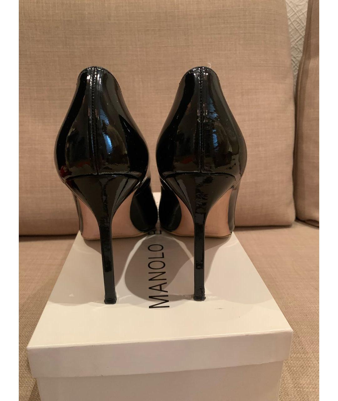 MANOLO BLAHNIK Черные туфли из лакированной кожи, фото 4