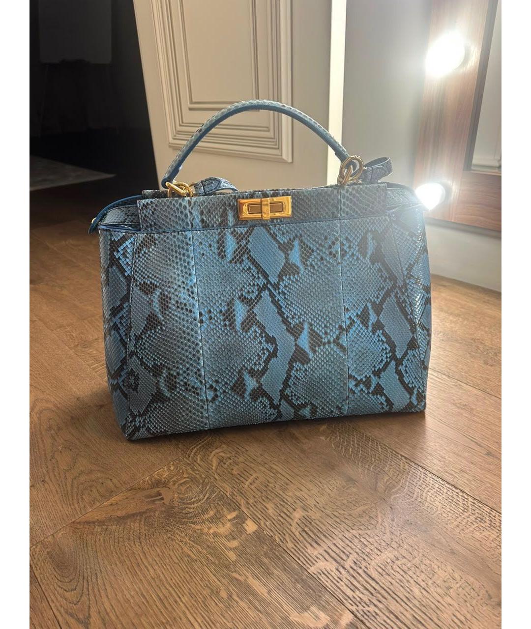 FENDI Голубая сумка с короткими ручками из экзотической кожи, фото 6