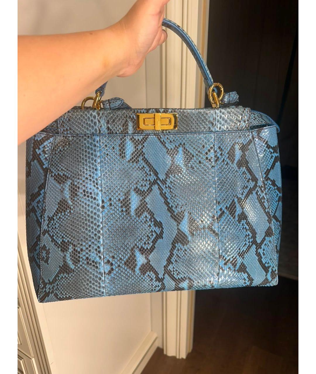 FENDI Голубая сумка с короткими ручками из экзотической кожи, фото 2