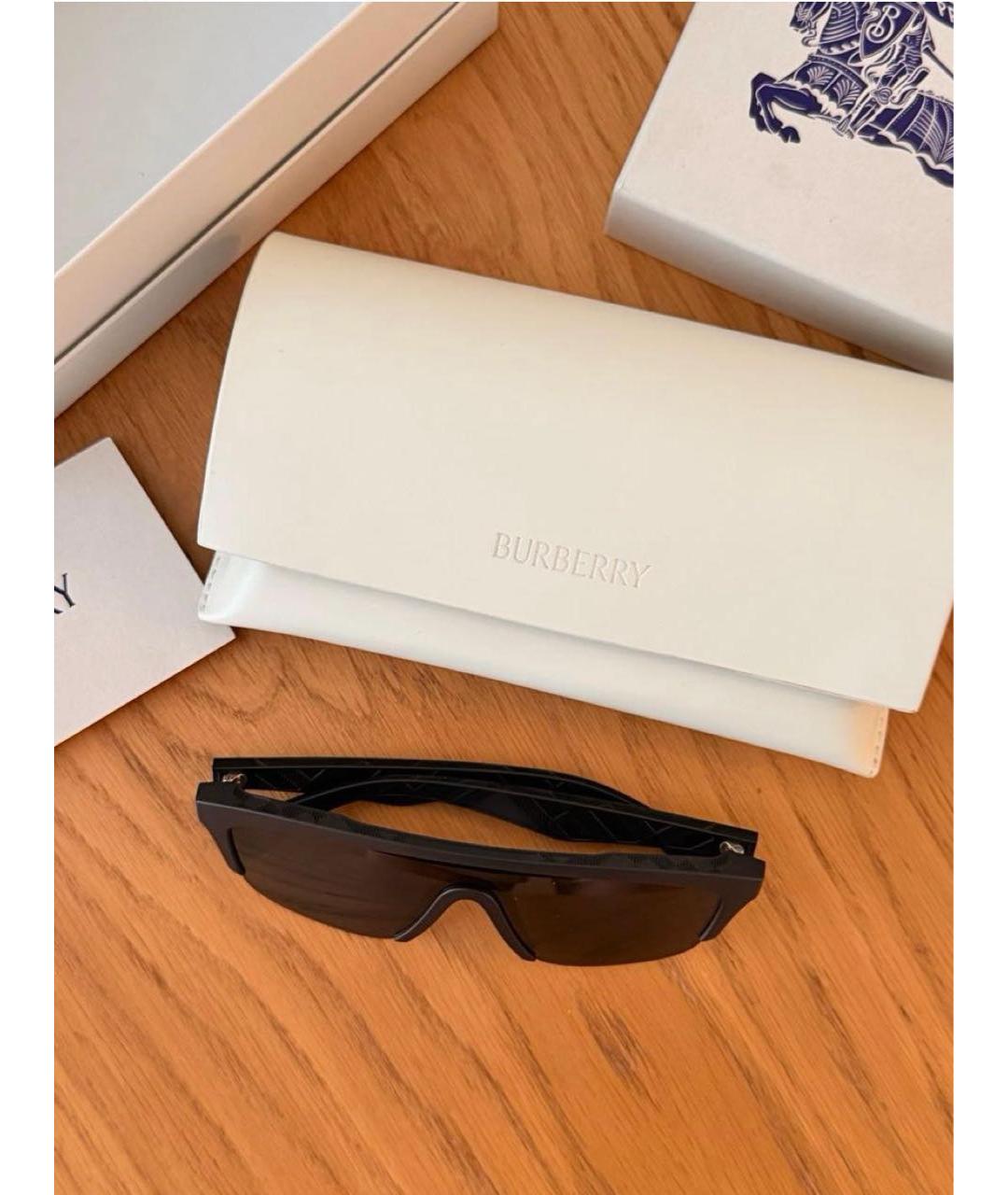 BURBERRY Антрацитовые пластиковые солнцезащитные очки, фото 6