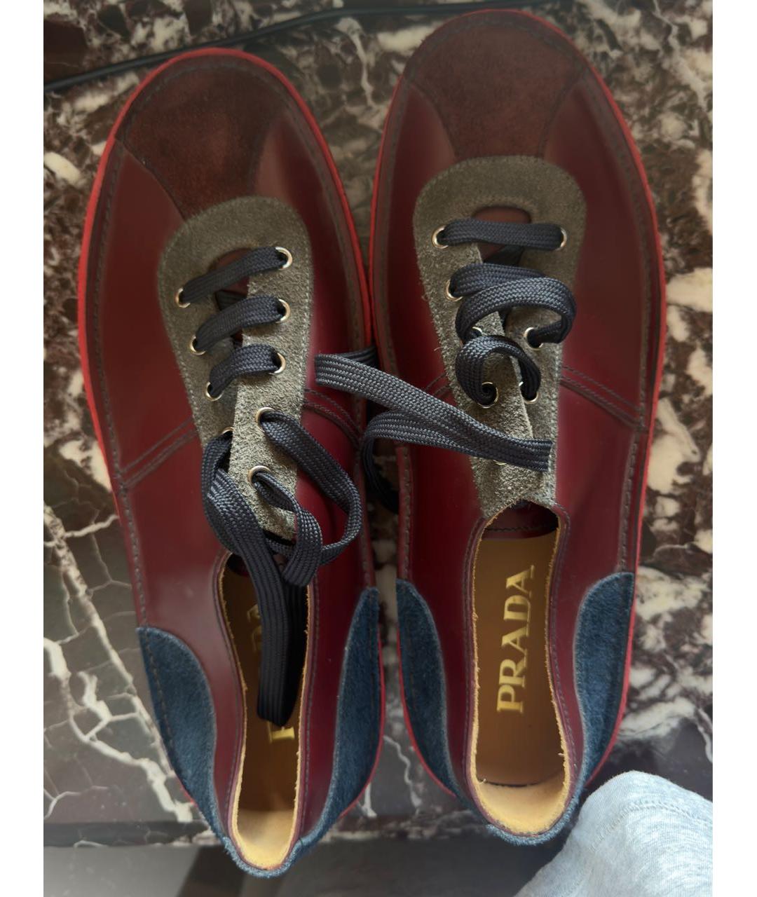 PRADA Бордовые кожаные низкие кроссовки / кеды, фото 2