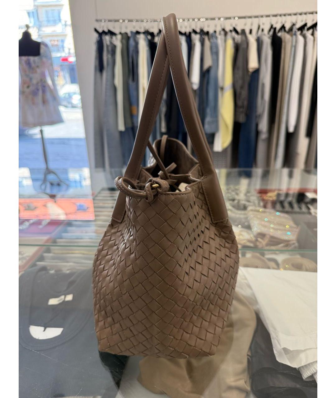 BOTTEGA VENETA Бежевая кожаная сумка тоут, фото 2