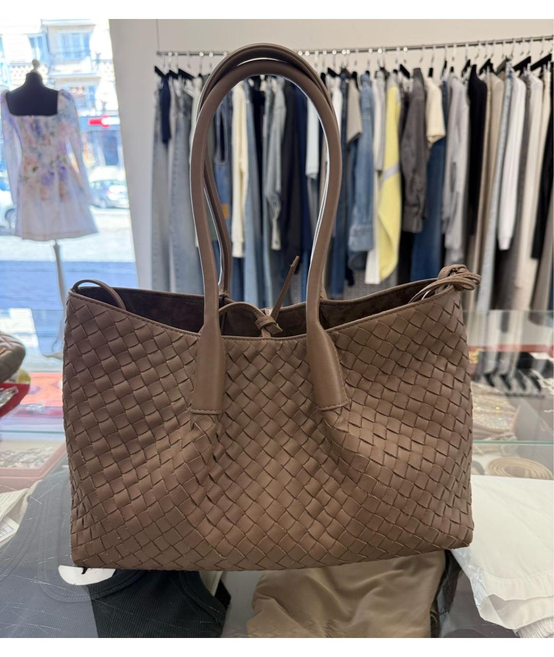BOTTEGA VENETA Бежевая кожаная сумка тоут, фото 6