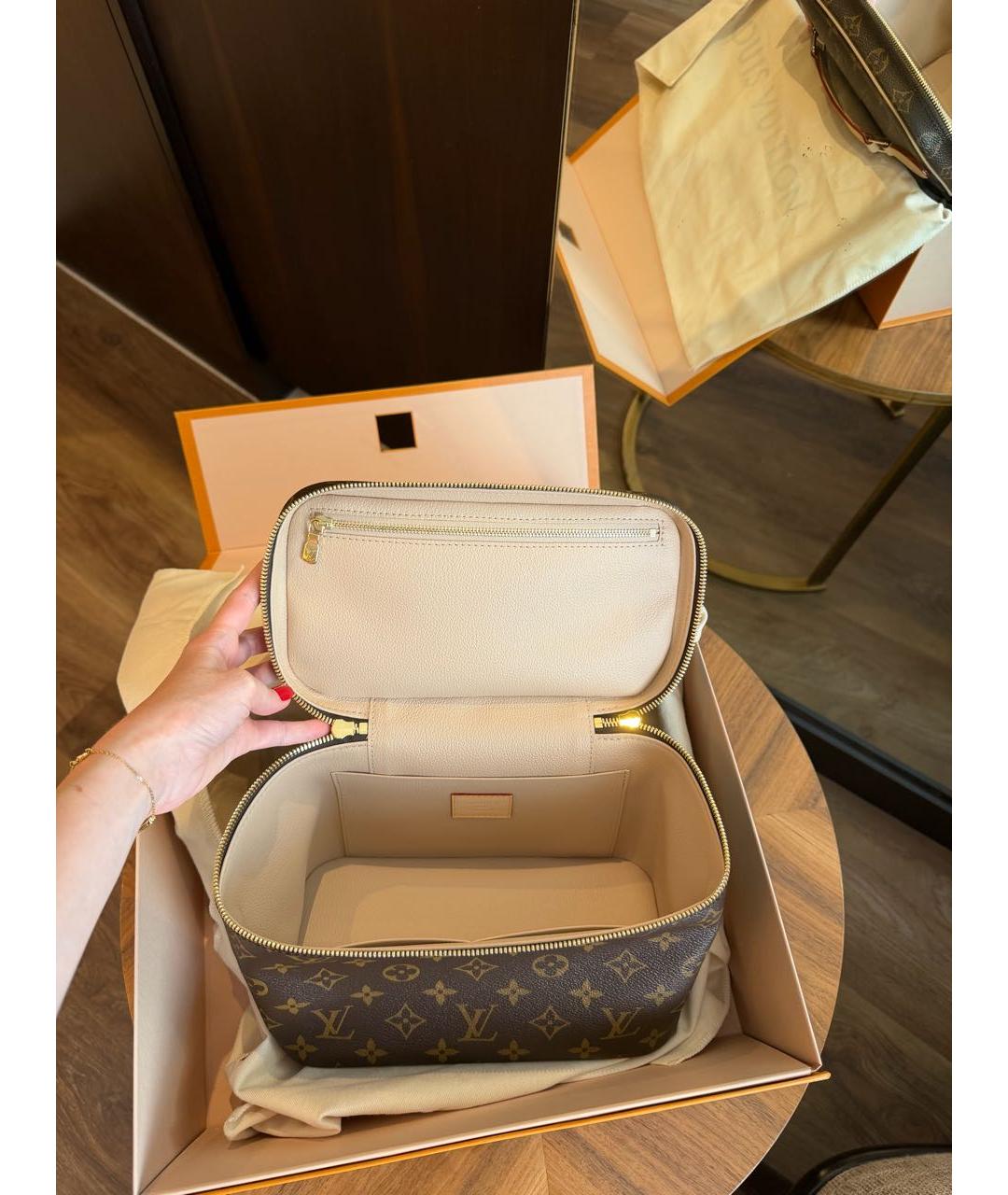 LOUIS VUITTON Коричневая кожаная косметичка, фото 3