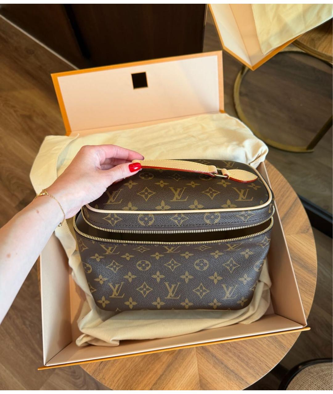LOUIS VUITTON Коричневая кожаная косметичка, фото 6