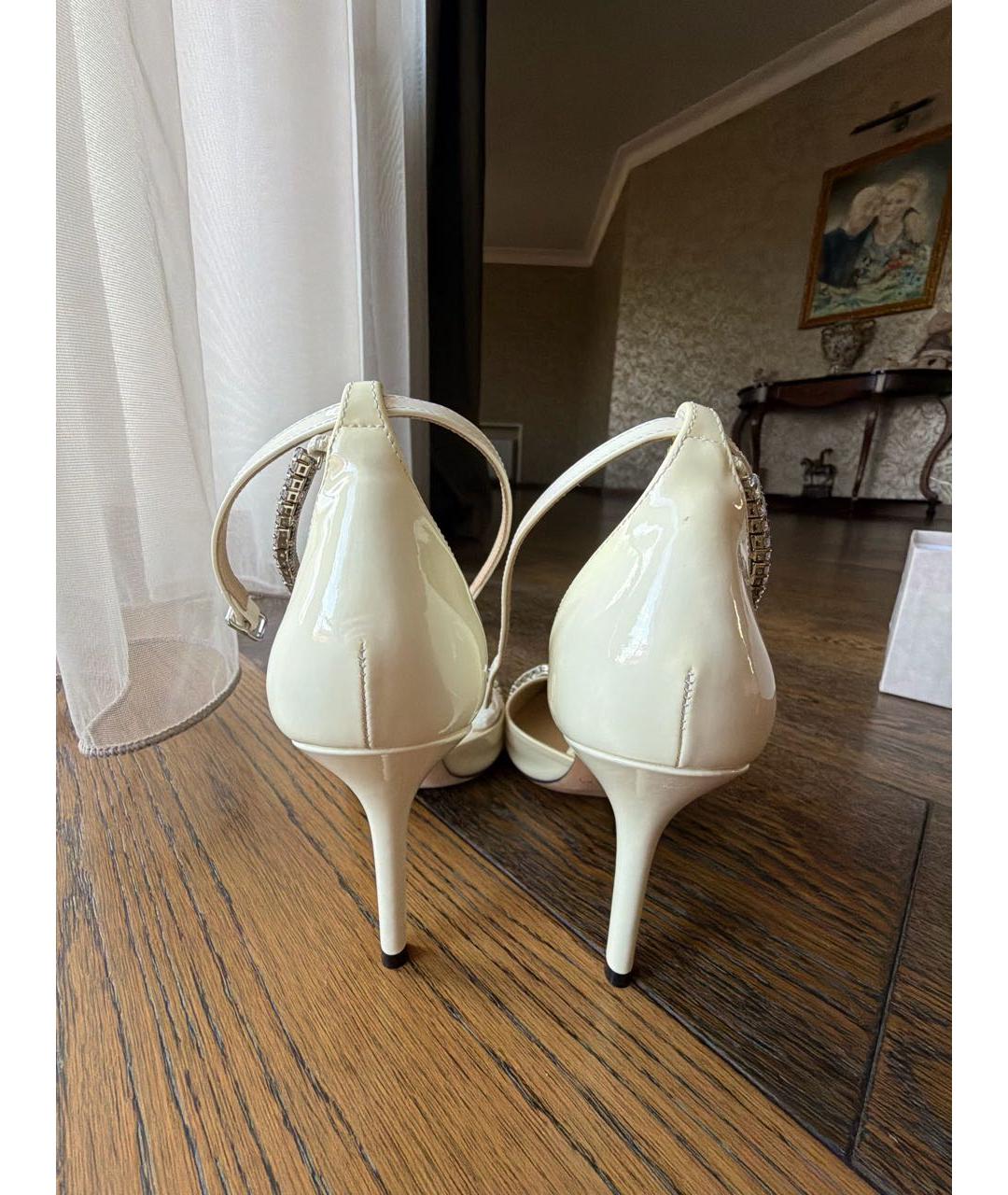 JIMMY CHOO Бежевые туфли из лакированной кожи, фото 4