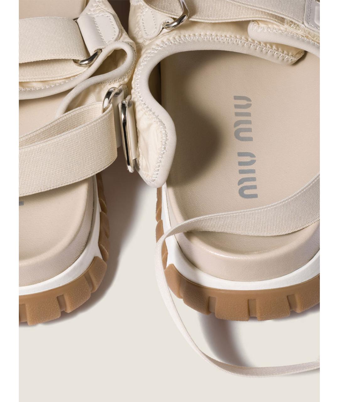 MIU MIU Бежевые синтетические сандалии, фото 4