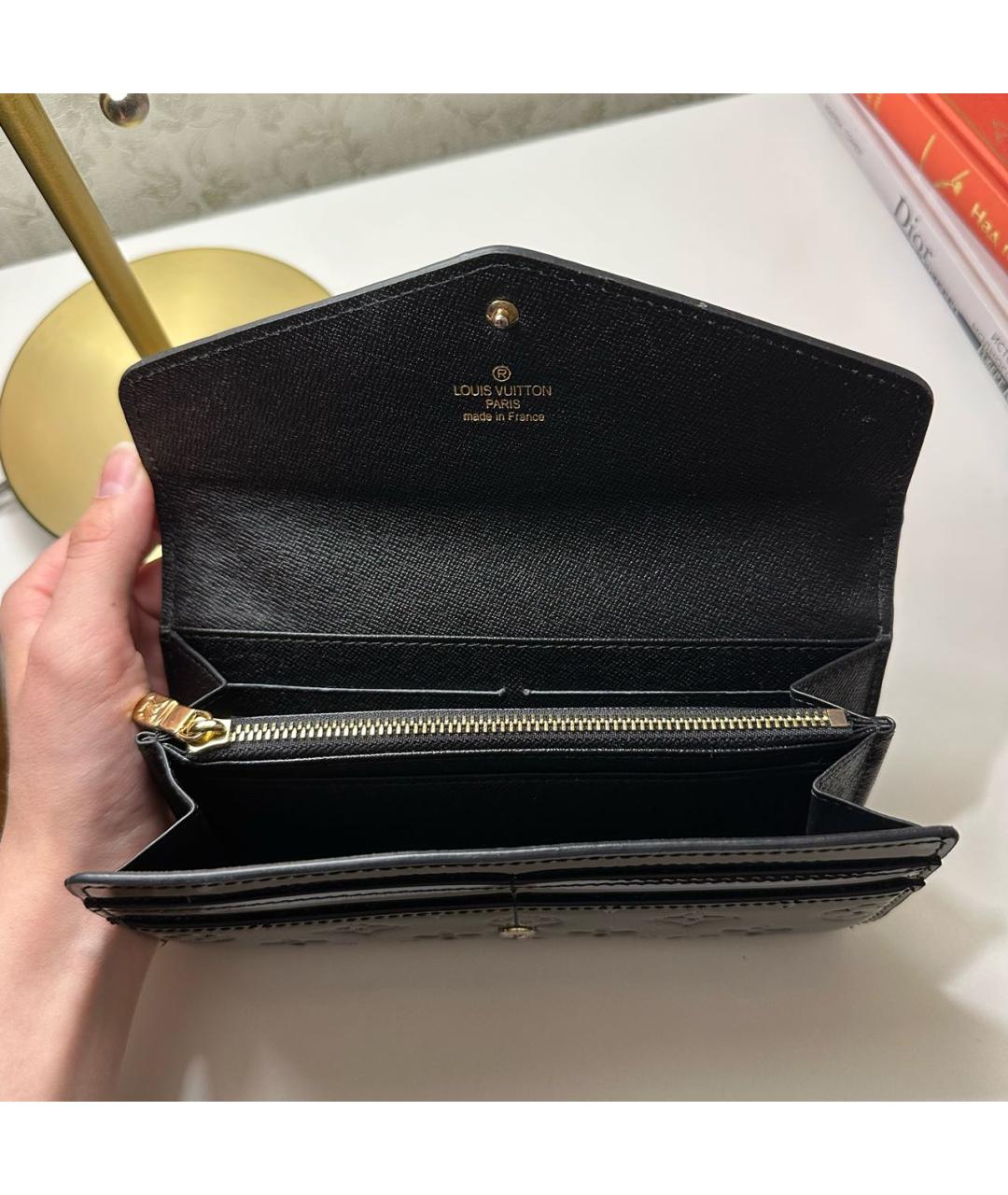 LOUIS VUITTON Черный кошелек из лакированной кожи, фото 4