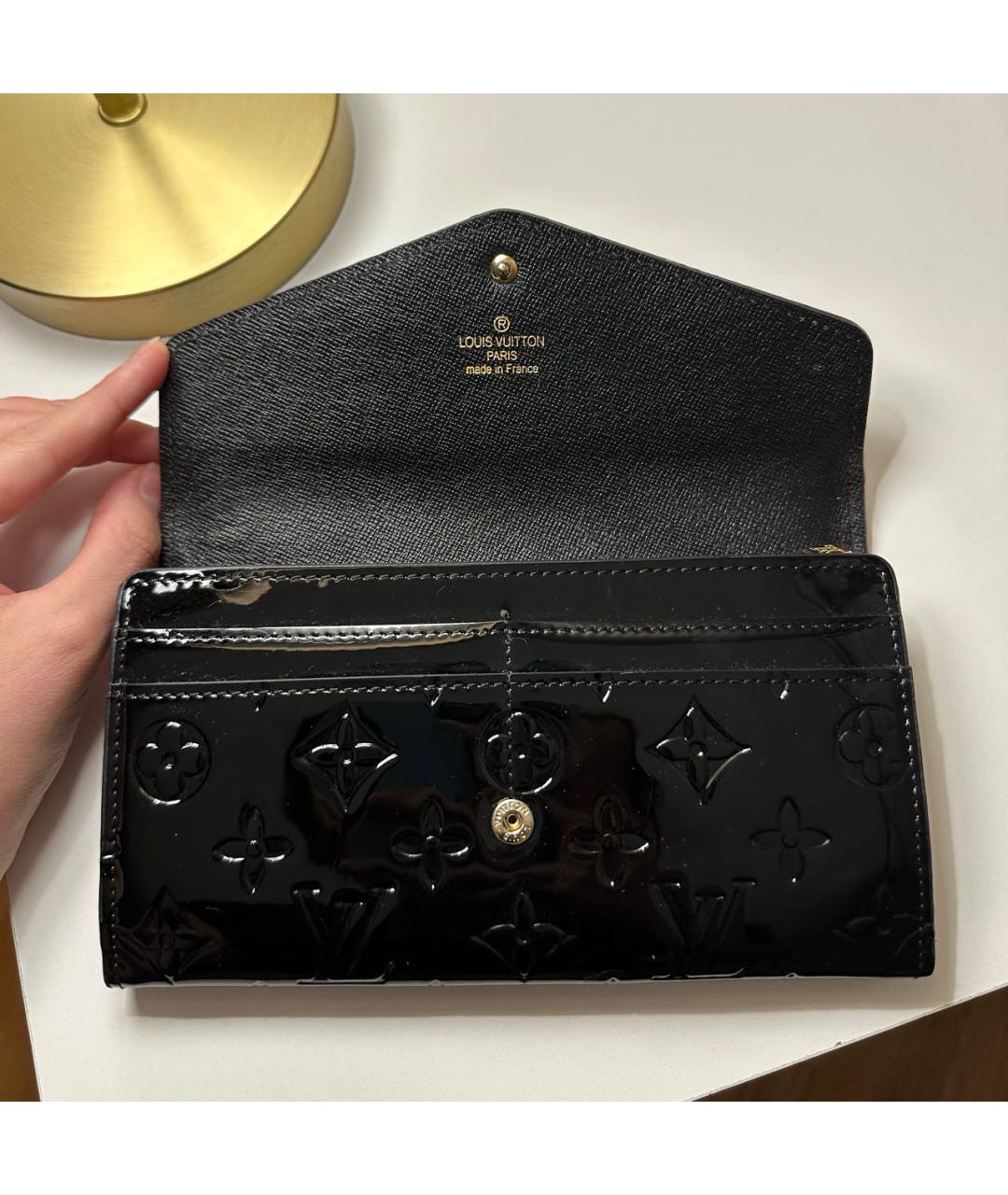 LOUIS VUITTON Черный кошелек из лакированной кожи, фото 6