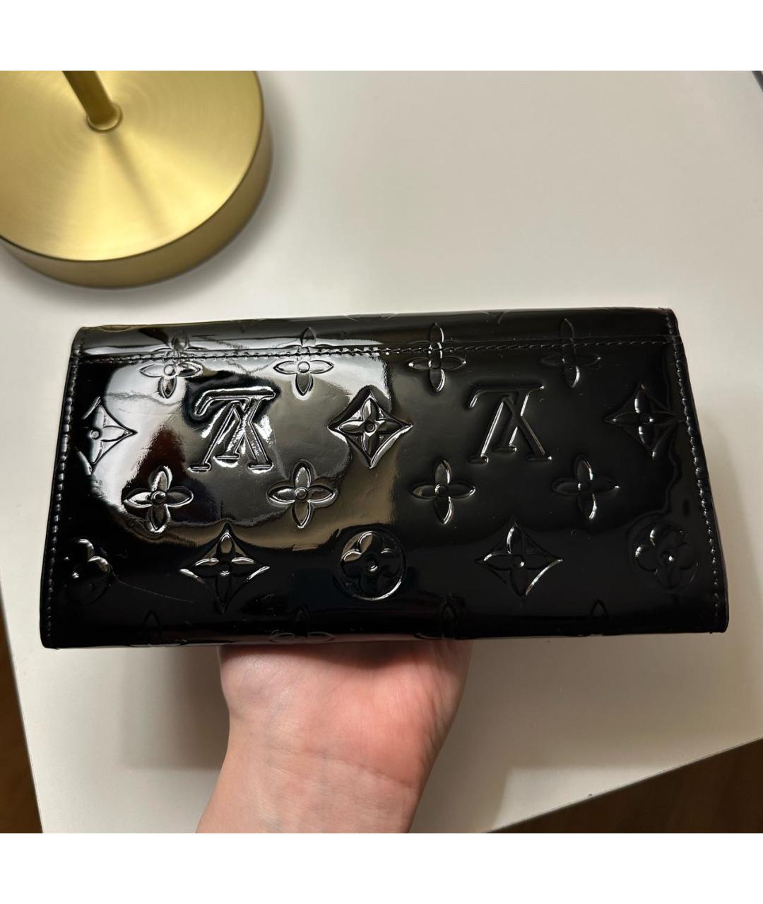LOUIS VUITTON Черный кошелек из лакированной кожи, фото 3