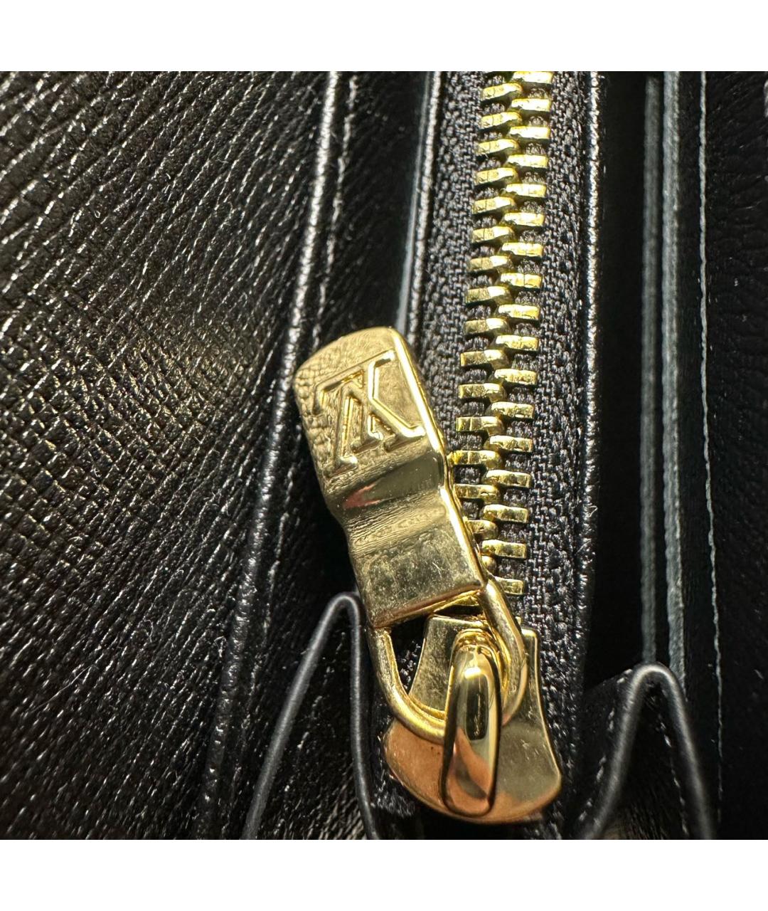 LOUIS VUITTON Черный кошелек из лакированной кожи, фото 7