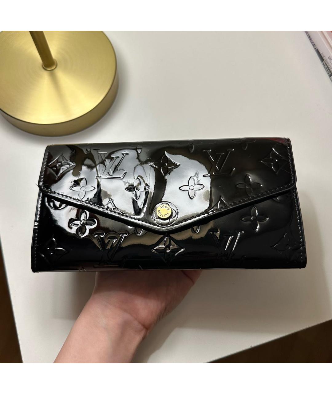 LOUIS VUITTON Черный кошелек из лакированной кожи, фото 2