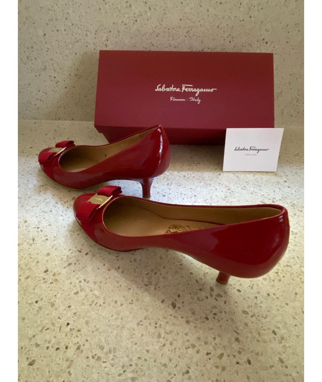 FERRAGAMO Бордовые туфли из лакированной кожи, фото 6